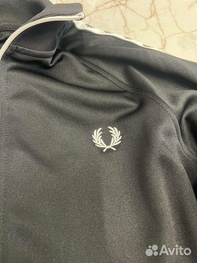 Олимпийка Fred Perry с лампасами