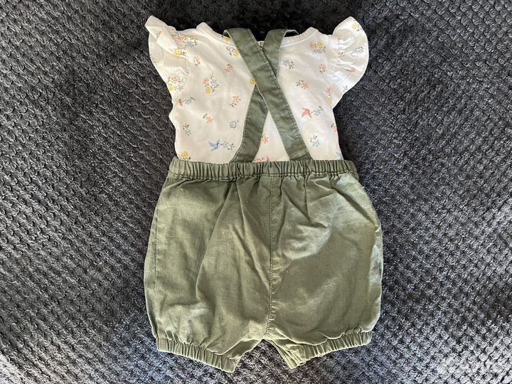 Нарядный костюм для девочки 62 размер Carter's