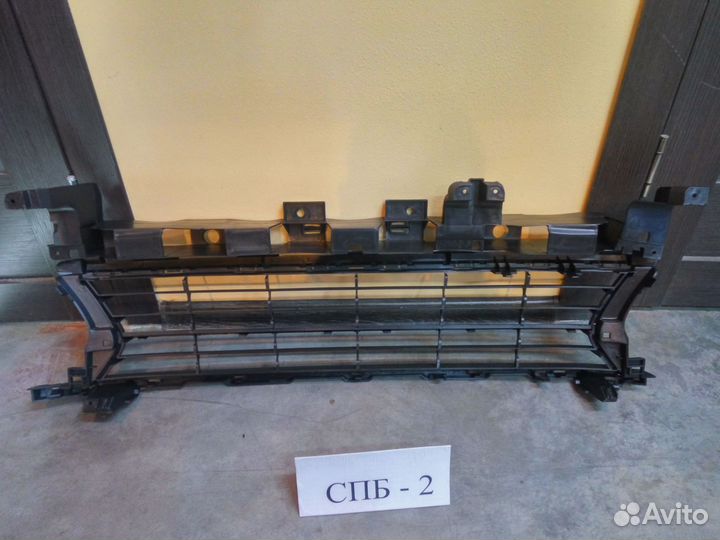 Решетка в бампер нижняя Renault Logan