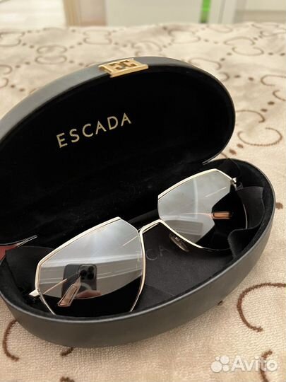Солнцезащитные очки escada