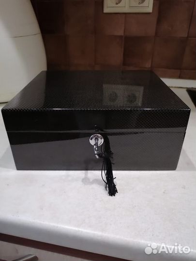 Хьюмидор для сигар 25х22х10 на 20 сигар Ирландия