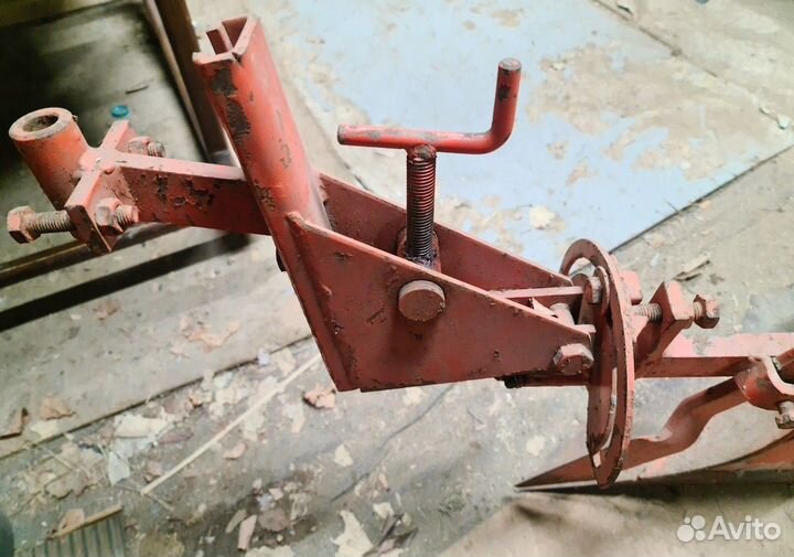 Итальянский плуг для мотоблока с регулировками