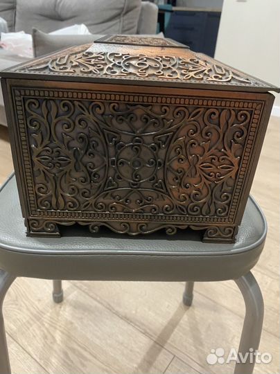 Металлический сундук