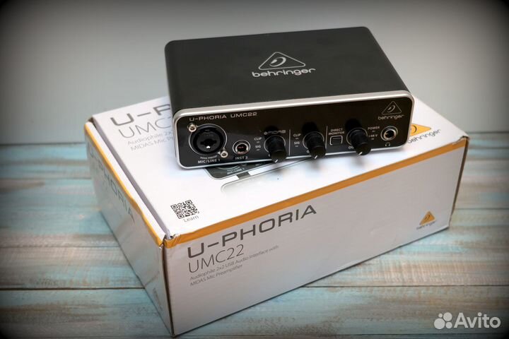 Звуковая карта Behringer umc22