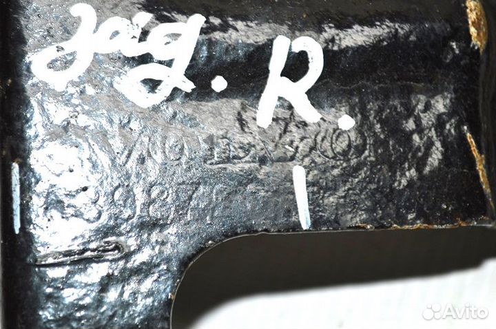 Кронштейн габаритного фонаря, правая сторона volvo