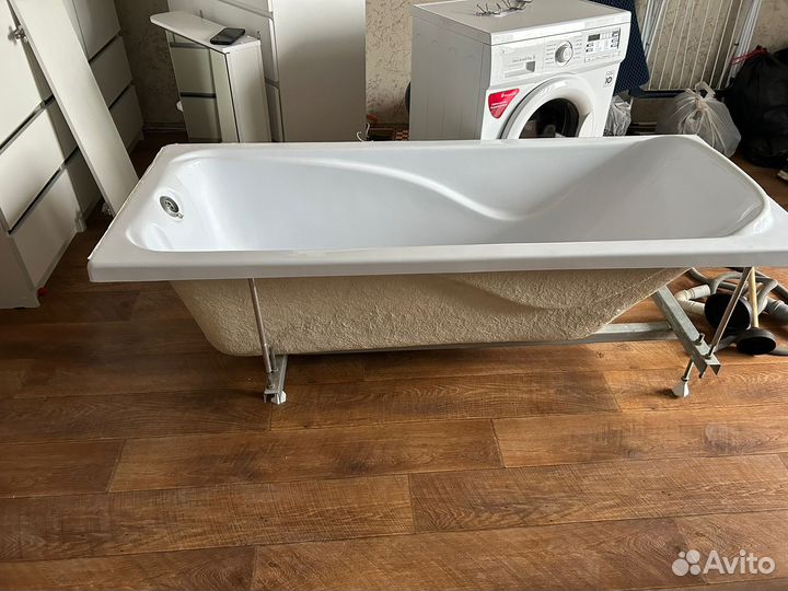 Ванная с зеркалом и экраном