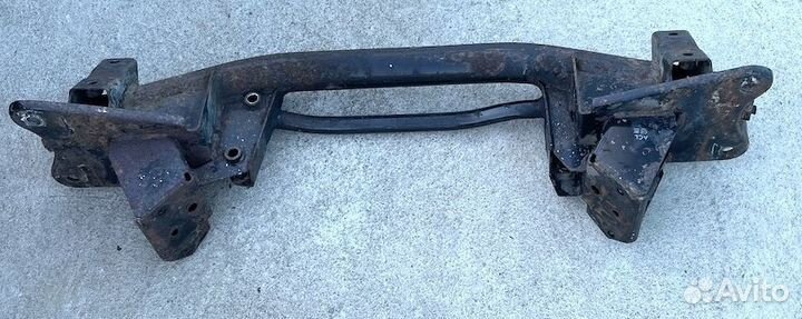 Балка двигателя передняя Хендай H-1 2005г 2.5л