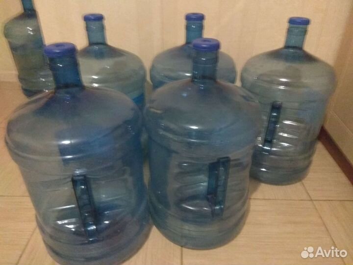 Бутылка с ручкой, крышкой 19 л. в отличном состо