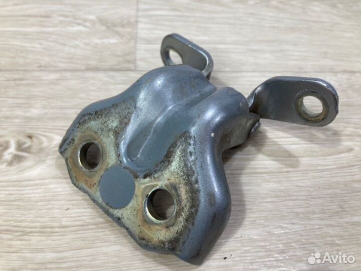 Петля двери задняя левая Kia Sorento 2004