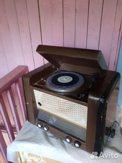 Радиола старинная,ламповая
