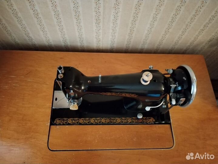 Швейная машинка орша зшм, на чугунном подстолье