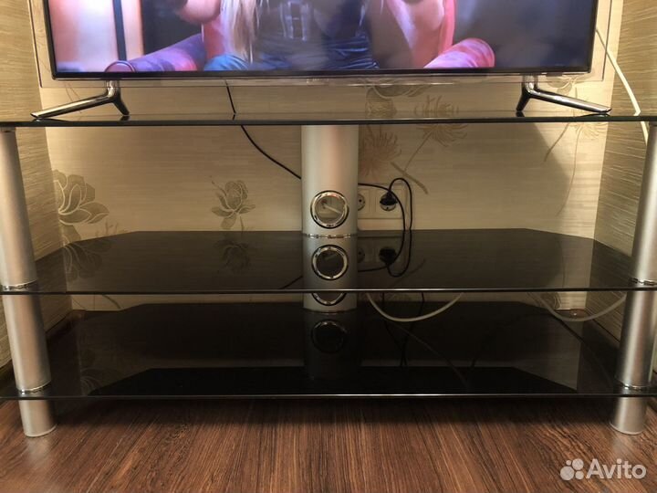 Тумба под тв стекло