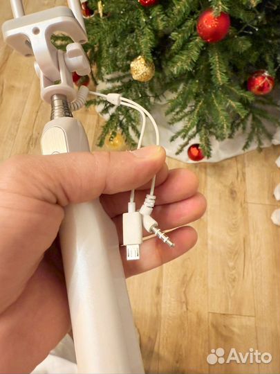 Селфи палка (монопод) со вспышкой и зарядкой