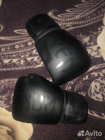 Боксерские перчатки 12 oz Venum