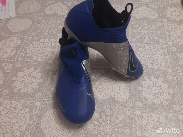 Футбольные бутсы nike phantom