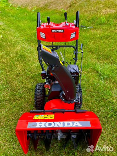 Снегоуборщик бензиновый Honda HSS 13 HP