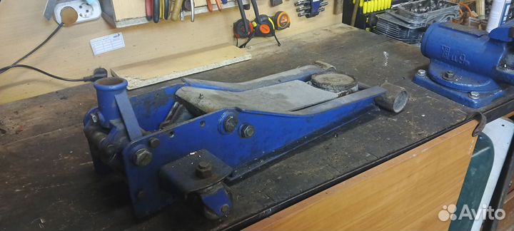 Домкрат гидравлический подкатной 3 т