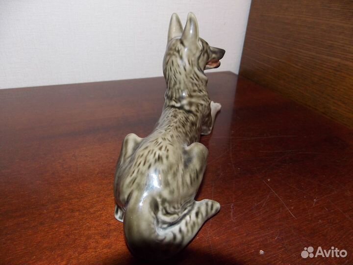 Фарфоровая статуэтка 