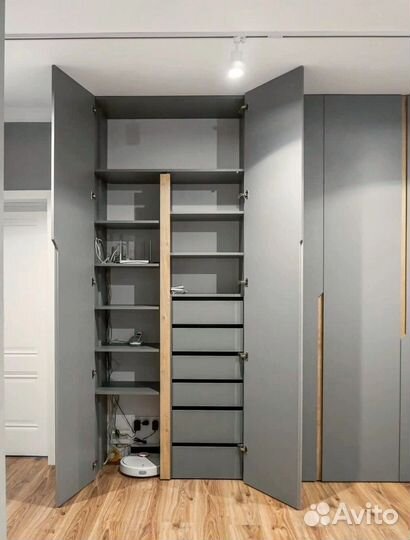 Шкаф распашной современный