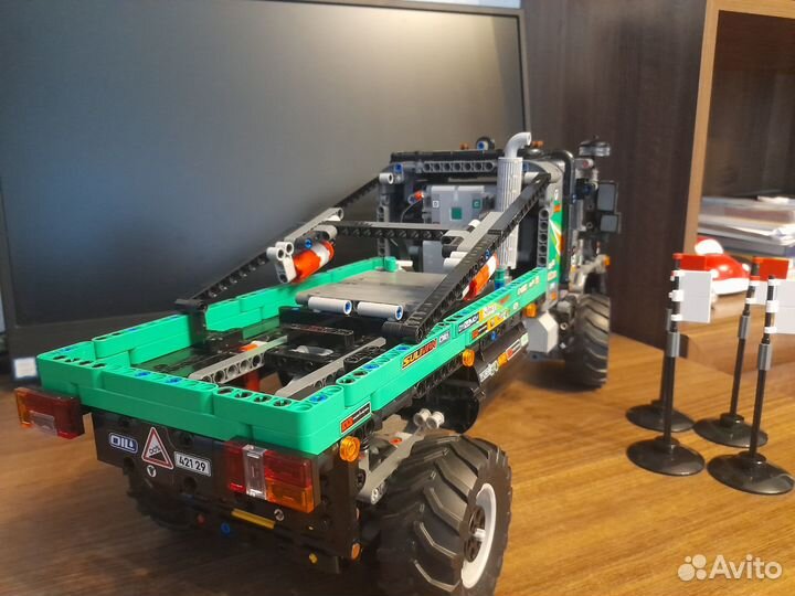 Конструктор Lego Technic Mercedes-Benz 42129