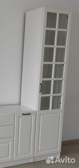 Шкаф-витрина Ливерпуль