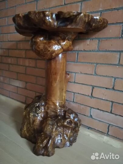 Столик консольный