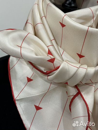 Платок шелковый prada