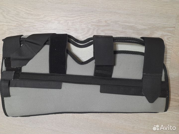 Тутор на коленный сустав