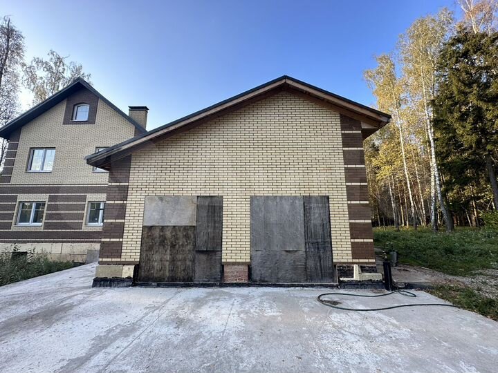 Коттедж 870 м² на участке 21 сот.