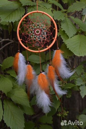 Ловец снов с перьями оранжевый