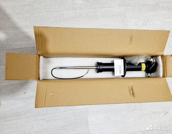 Амортизатор передний Кадилак K2XL новый