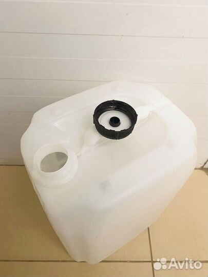 Канистры пластиковые 20литров