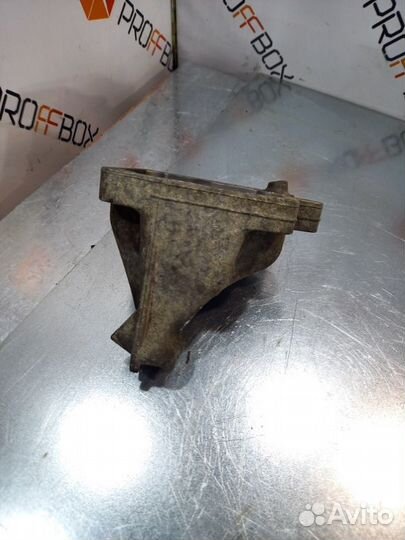 Кронштейн двигателя Mercedes C-Class W203 M272