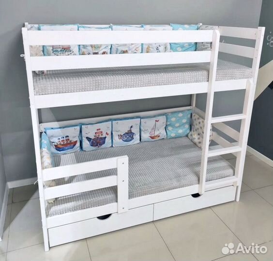 Детская двухъярусная кровать