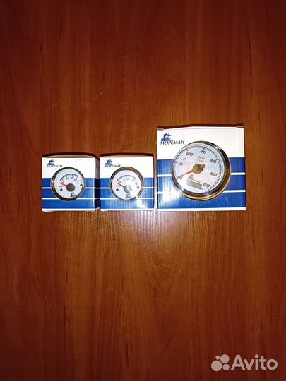 Мореман: тахометр, вольтметр, уровень топлива