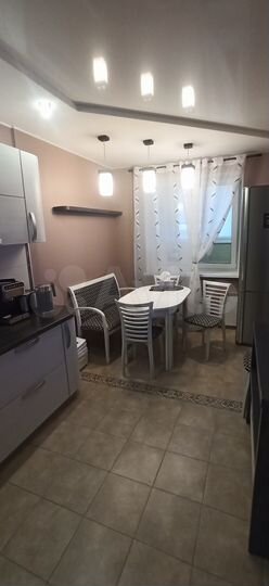 2-к. квартира, 67 м², 10/14 эт.