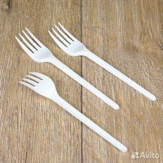 Одноразовые пластиковые столовые приборы