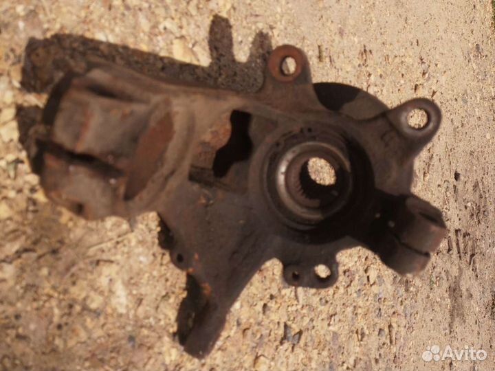 Кулак поворотный Mondeo 1