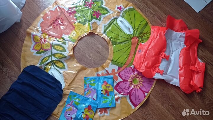 Надувной круг с ручками, жилет, нарукавники