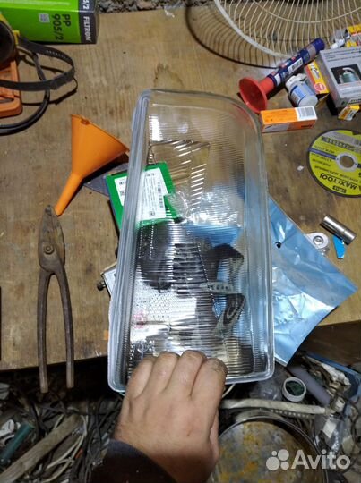 Стекла фар vento