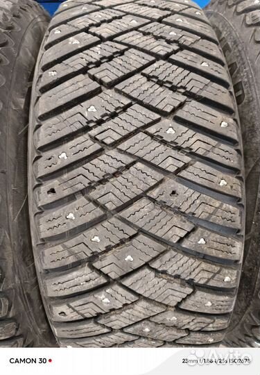 Goodyear Ultragrip Ice Arctic 215/60 R16 99T