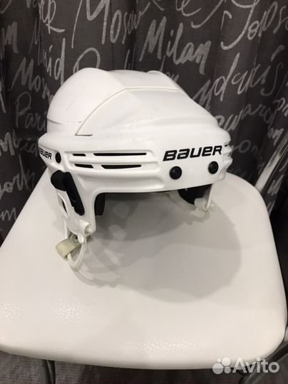 Хоккейный шлем