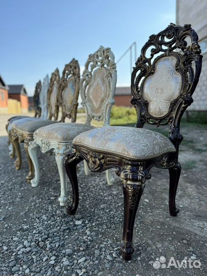 Стол и стулья