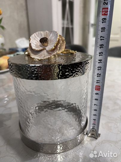 Банка Michael Aram