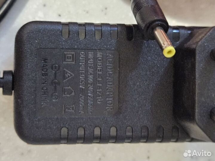 Зарядное устройство AC/DC адаптер