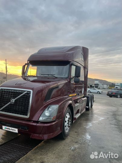 Volvo VNL 64T с полуприцепом, 2003