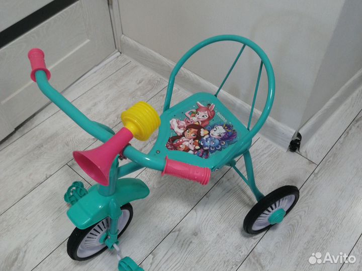 Трехколесный велосипед для малышей