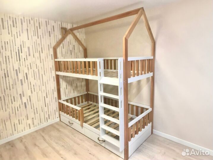 Детская кровать с лестницей