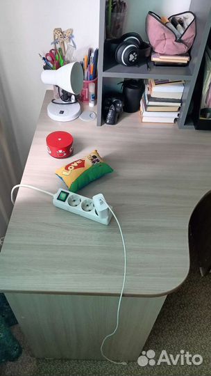 Угловой письменный стол