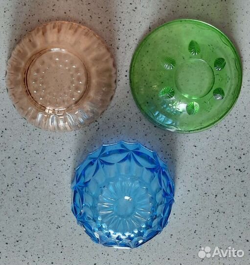 Салатники С С С Р из цветного и медового стекла